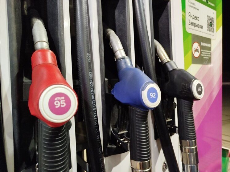 Цены на бензин выросли на 0,1% за неделю в Петербурге