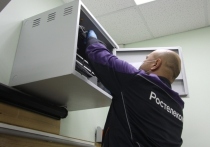 «Цифровые секреты «Ростелекома»: что остается за кадром
Знаете ли вы, что за качеством связи в вашем доме следит не только служба техподдержки, но и команда профессиональных инженеров, которые организуют постоянные проверки состояния сетевой инфраструктуры — сложной системы с множеством элементов: навесные шкафы, кабели, коммутаторы, проводка