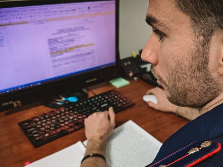 Пьяный ноябрянин в магазине поколотил продавца, обматерил силовиков и «забодал» охранника