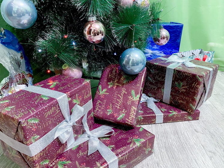 В Омской области готовят 50 тысяч новогодних подарков для детей