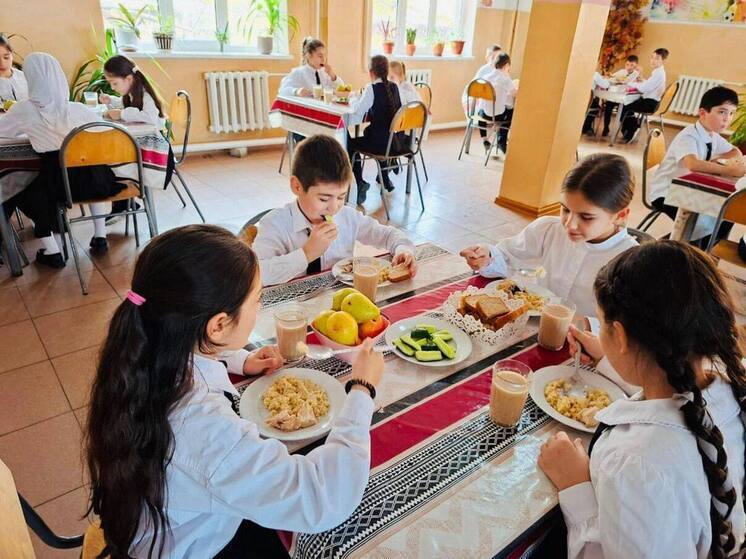 В школах Махачкалы повысили качество питания учеников начальных классов