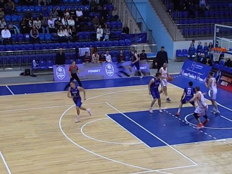 Брянские баскетболисты обыграли магнитогорских соперников