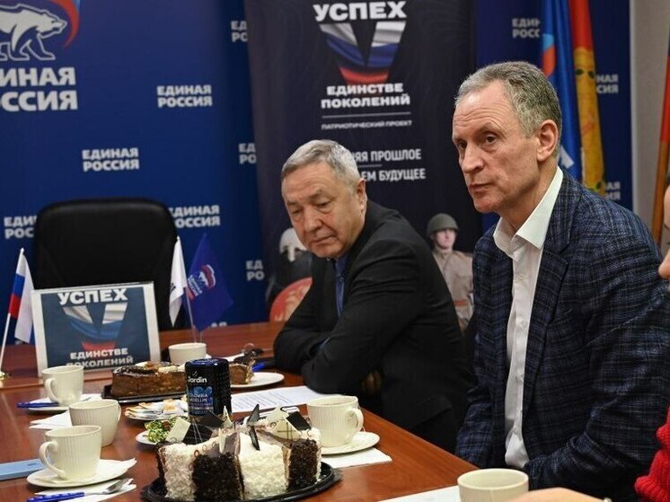 Серпуховские Единороссы поздравили бизнес-леди с профессиональным праздником