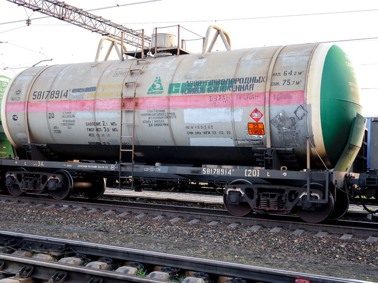 Более 10 пассажирских поездов задерживаются из-за пожара