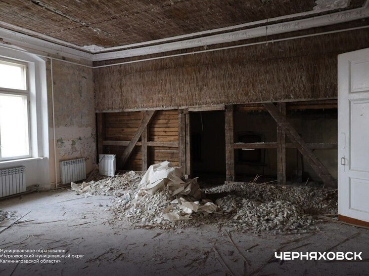 Глава Черняховского округа проверил ход капремонта в детском саду на Дачной