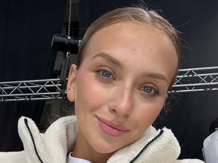 Выступавшая в танцах на льду фигуристка Виктория Синицина выгуляла смелый наряд. Партнерша и жена Никиты Кацалапова поделилась фотографиями со светского мероприятия.