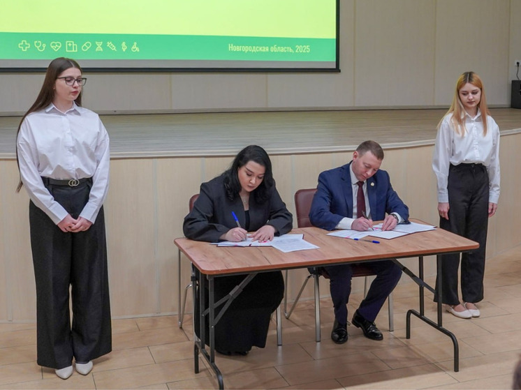  Глава новгородского Минздрава подписал соглашение с волонтерами-медиками