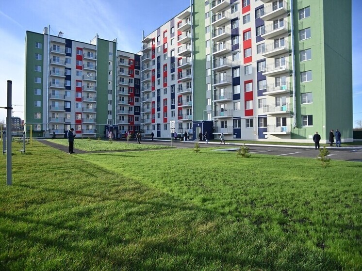 Жители аварийных домов получили ключи от новых квартир в Рыбном под Рязанью