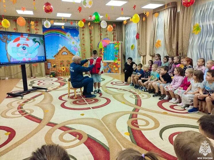 Специалисты ГИМС рассказали юным северянам о правилах безопасности на зимних водоемах