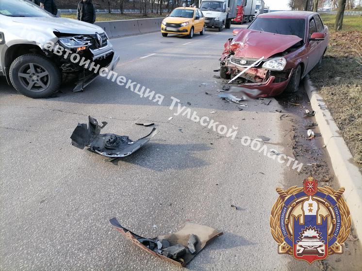 В Туле 13-летняя девушка пострадала в ДТП «Лады Приоры» и «Рено Дастер»