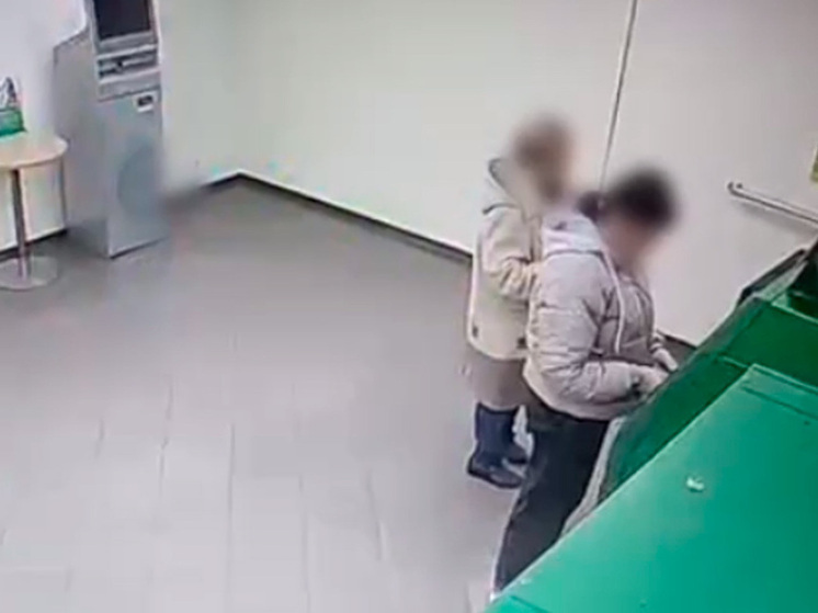 Пенсионерка лишилась 15 тысяч рублей из-за кражи у липецкого банкомата