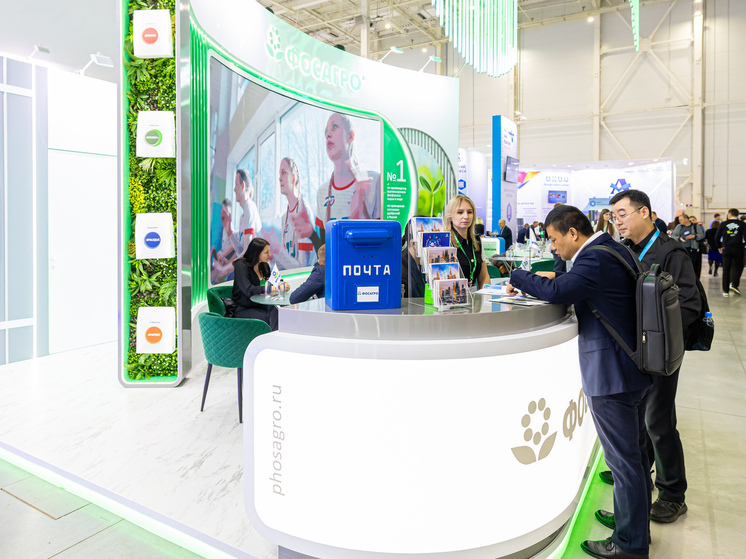 В этом году выставка «Химия» является юбиляром и отмечает 60 лет. На ней встретились представители государства, бизнеса и науки. Компания ФосАгро получила диплом от АО «Экспоцентр» за значительный вклад в развитие главного отраслевого форума — выставки «Химия-2025». Эксперты высоко оценили представленные проекты по импортозамещению.