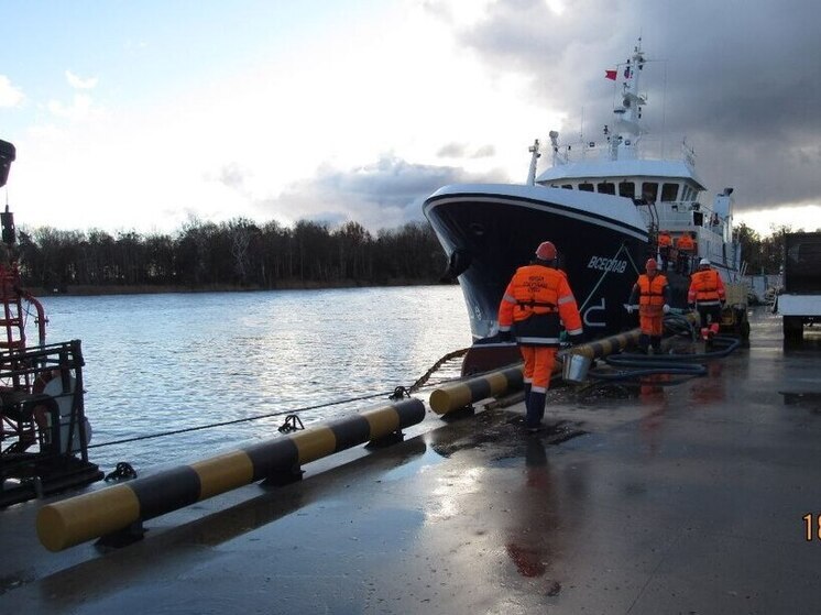 В Калининградском порту прошли учения по ликвидации разлива нефти