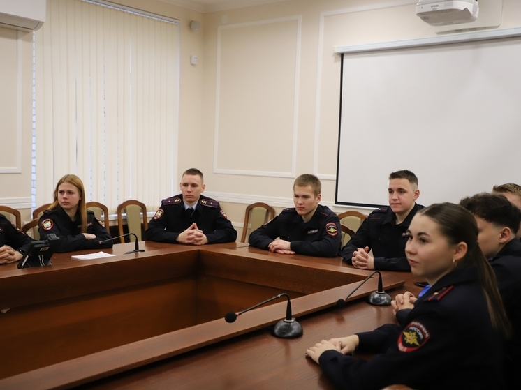 Псковское управление МВД провело встречу с курсантами ведомственных вузов