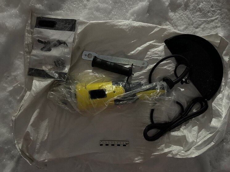 Воры вынесли со склада РЖД в Сургуте пять бензопил и пять шлифмашин