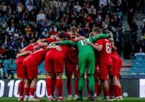 Сборная России опустилась на 33-е место в рейтинге Международной федерации футбола (ФИФА). И это не просто цифра, а отражение сложного, многолетнего пути, который команда проходит вне официальных турниров. В обновлённой версии рейтинга команда Валерия Карпина потеряла три позиции, упав с 30-го на 33-е место. 