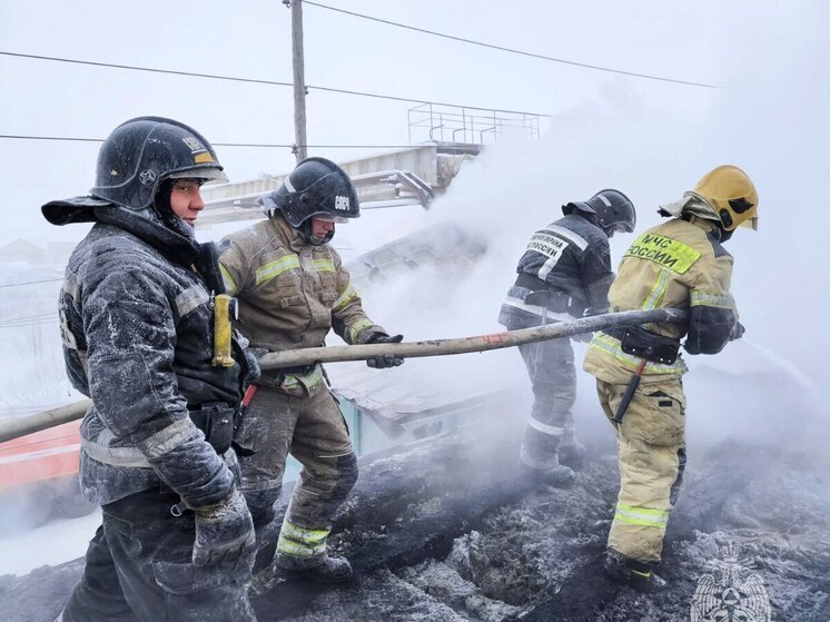 В Якутске при пожаре в гараже пострадали мужчина и его дочь