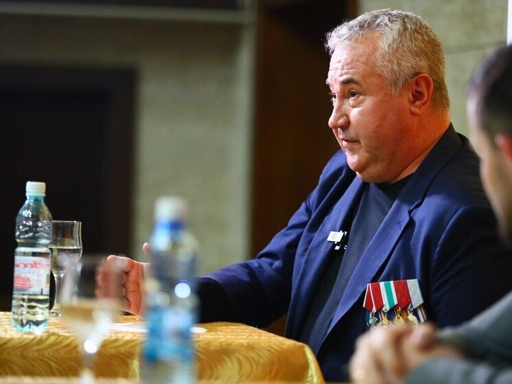 В Омске военкор Алексей Ивлиев пообщался с ветеранами на фестивале «Кубок мужества»