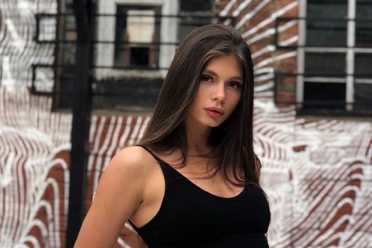 «Нежность и рыцарство»: Баркова надела железные латы поверх белого платья