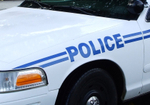 На Лонг-Айленде (США) водитель джипа, спровоцировав ДТП, напал на автомобилиста с канцелярским ножом, нанеся ему множественные ранения и укусив за пальцы