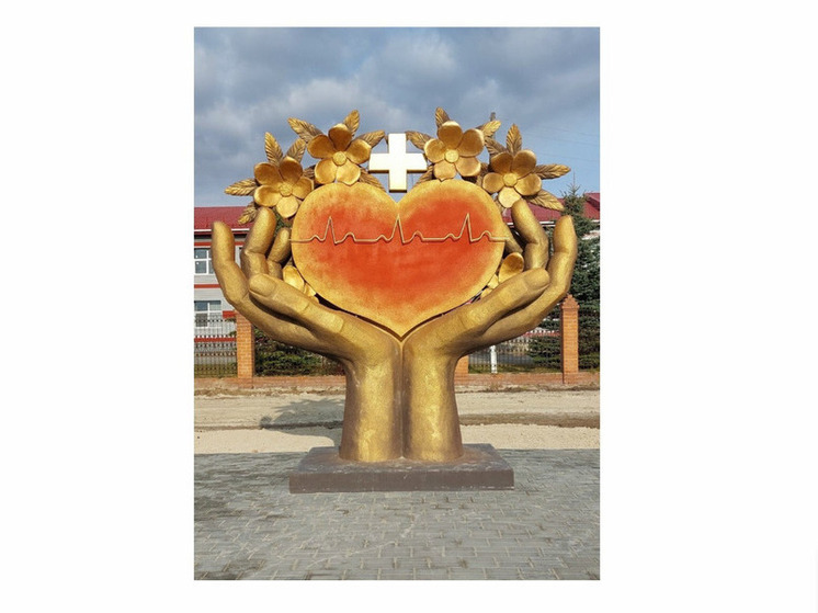 Территорию у больницы в Аромашево благоустраивают в рамках нацпроекта