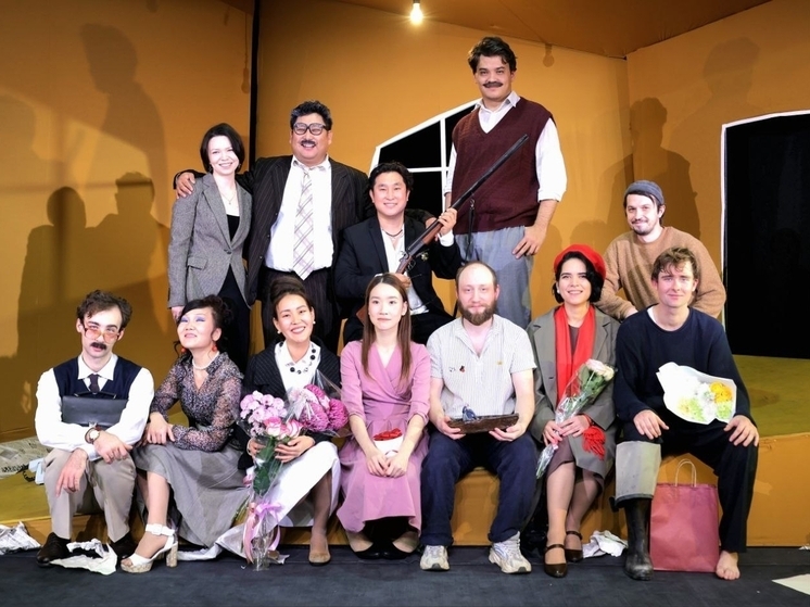 В театре кукол «Джангар» прошла премьера трагикомедии «Утиная охота»