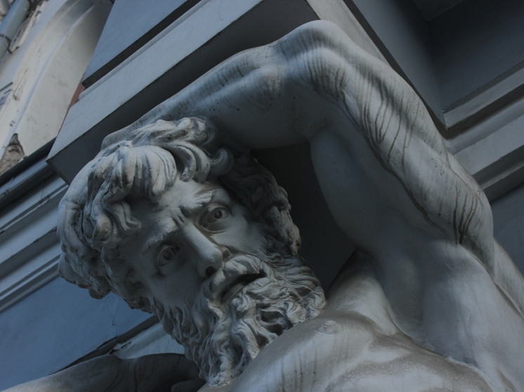 21 ноября 2025 года отмечают Всемирный день приветствий, Всемирный день телевидения и День бухгалтера в России. Православная церковь совершает празднование Собора Архистратига Михаила и прочих Небесных Сил.