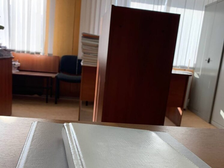 В Тихвине пенсионерке возместили ущерб за затопление квартиры