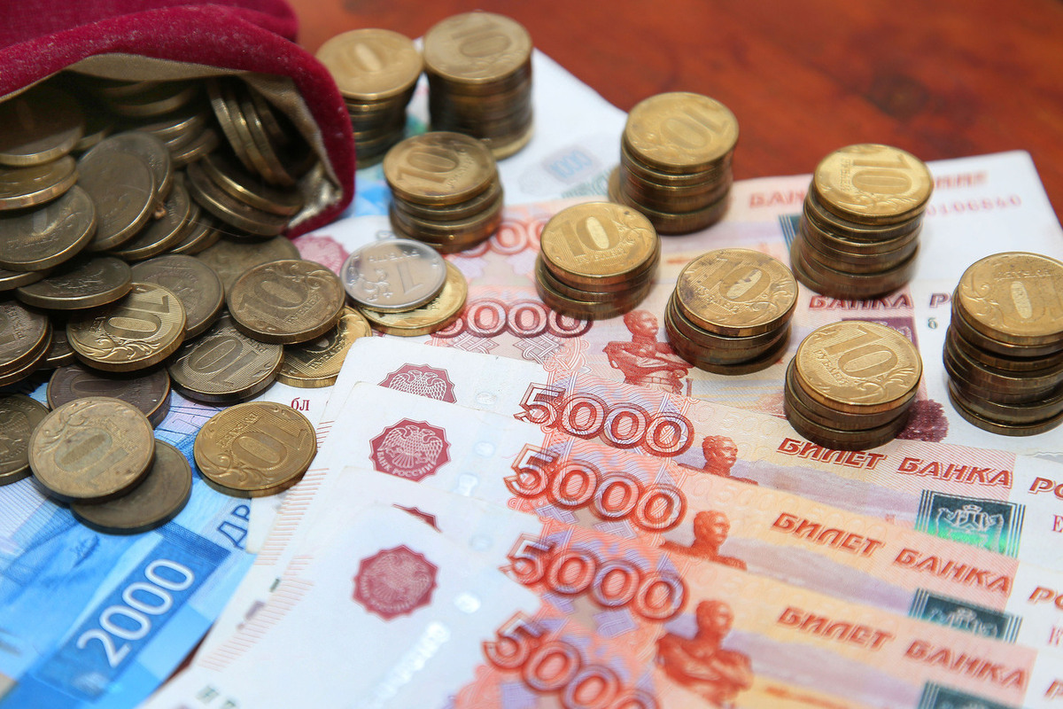 Вклады или квартира: эксперты подсчитали, сколько россиянин может заработать за год