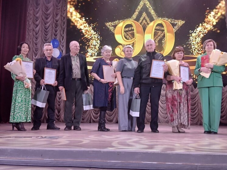 В Бурятии Байкальский колледж туризма и сервиса отметил 90‑летие