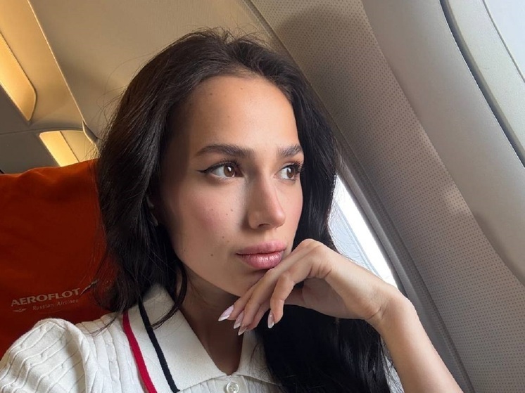 Титулованная российская фигуристка Алина Загитова продемонстрировала три своих любимых лука для холодного времени года. Спортсменка не боится экспериментировать и любит показывать фигуру.