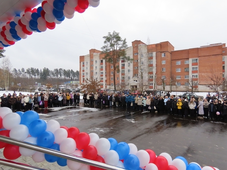 Сланцевская школа №6 открылась после ремонта в свой 36-й день рождения