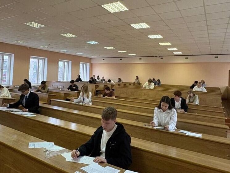 Орловские выпускники написали тренировочный ЕГЭ по математике