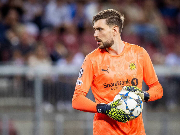 Российский вратарь норвежского «Будё-Глимт» Никита Хайкин в интервью NRK сделал заявление, которое вызвало широкий отклик в спортивных и политических кругах: он готов выступать за сборную Норвегии на чемпионате мира 2026 года. «Если в национальной команде посчитают, что я могу помочь, то это было бы здорово. У сборной Норвегии фантастический состав с классными игроками на каждой позиции. Это было бы честью», — сказал он.