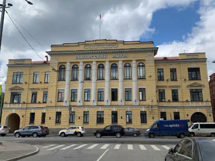 Бывший Петербургский учительский институт признали региональным памятником