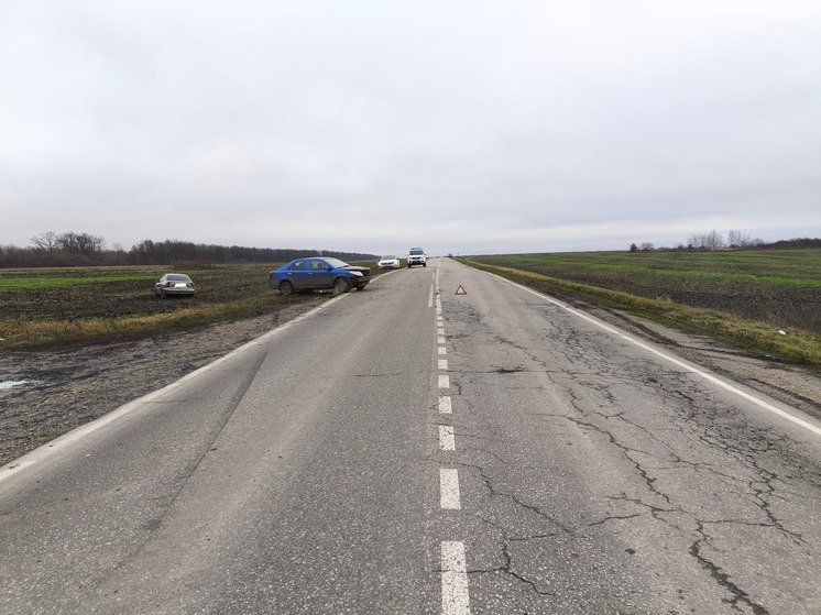 В Орловской области водитель авто ошибся при развороте и спровоцировал аварию