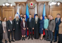 Глава Луганской Народной Республики Леонид Пасечник провел рабочую встречу с участниками Совета по межнациональным и государственно-конфессиональным отношениям