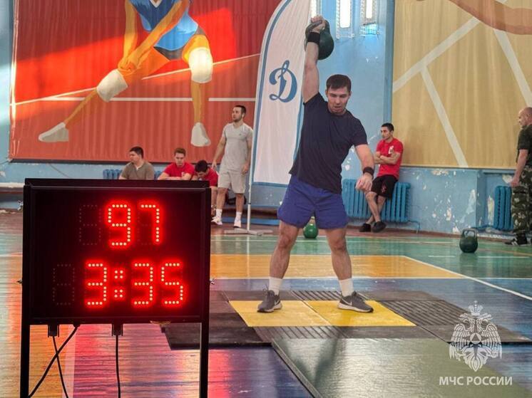 Пожарные Калининграда взяли медали на соревнованиях по гиревому спорту