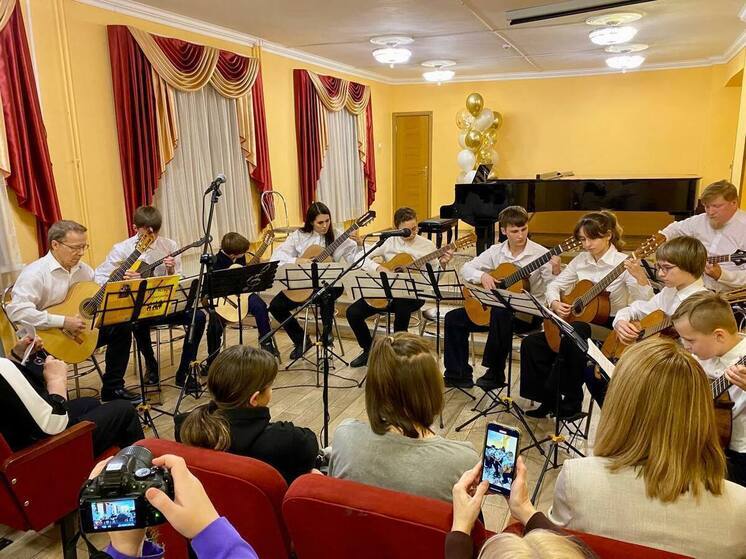 Детская музыкальная школа в Мурманске получила новые музыкальные инструменты