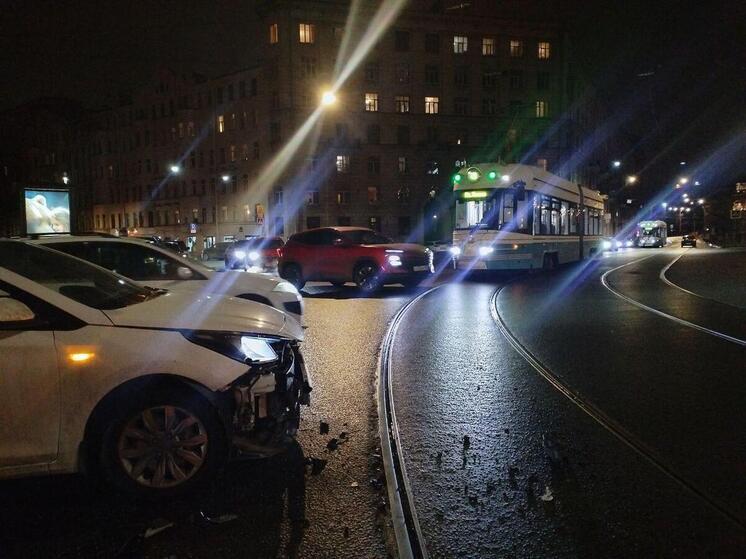 ДТП из двух иномарок на Чкаловского и Ординарной перекрыло движение «Довлатову»