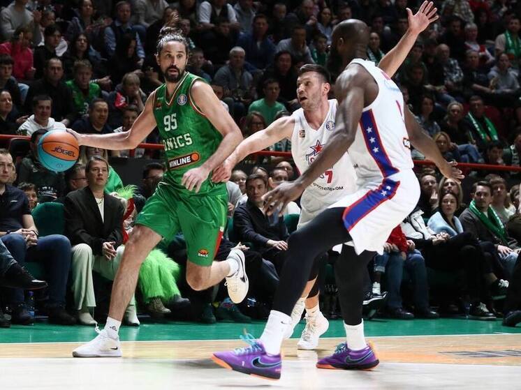 Баскетбольный караван Единой лиги продолжает свой путь, делая остановки на внутрисезонный турнир. Если в двух словах, то в этом чемпионате фаворит сменился. По крайней мере, если говорить о том, что происходит сейчас, то явным фаворитом стал казанский УНИКС. Впрочем, в этом промежуточном финише есть и другие тренды, которые могут весьма заинтересовать баскетбольную общественность. 