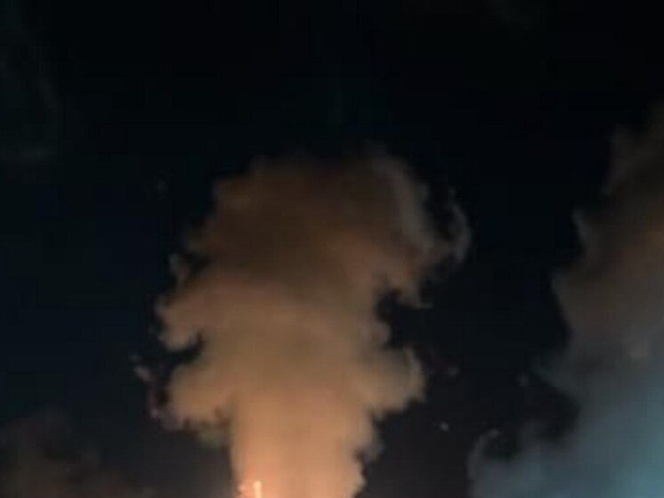 В Воронеже на Солнечной вырос гейзер