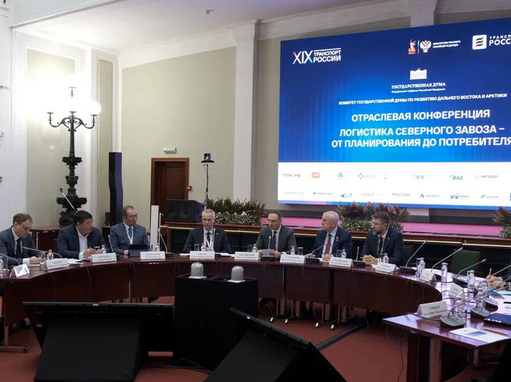 Айсен Николаев на «Транспортной неделе» обсудил северный завоз и предложил продлить срок казначейских кредитов