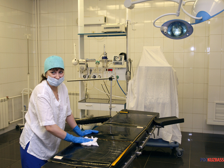 Кузбасские хирурги прооперировали новорожденного с редкой аномалией