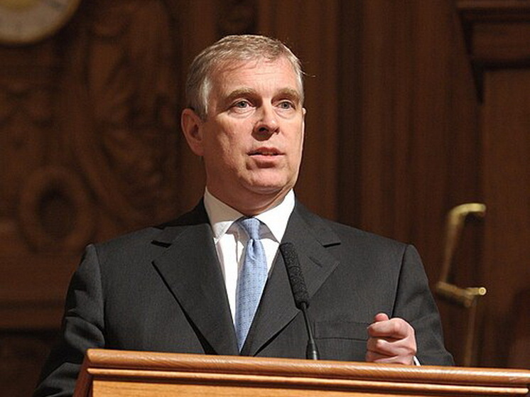 Daily Mirror: брат короля Карла III приводил в Букингемский дворец секс-работниц