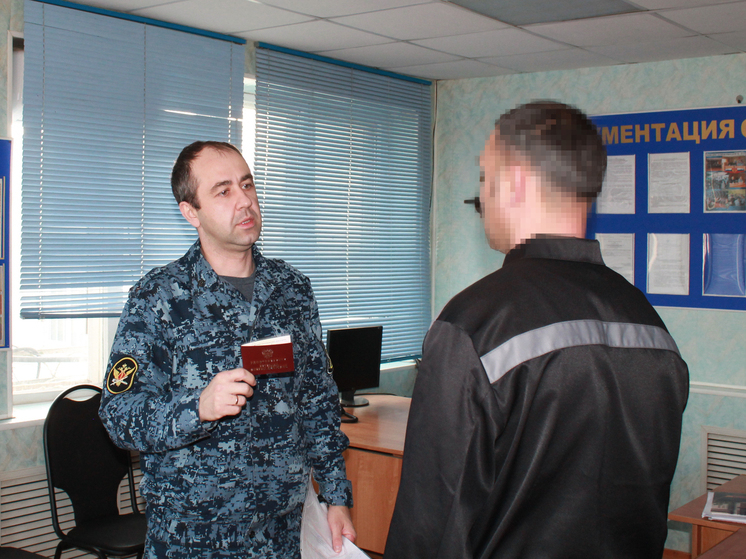 В воронежской колонии заключенному вручили удостоверение ветерана боевых действий