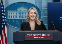 В четверг Белый дом выступил с защитой Дональда Трампа, назвавшего корреспондента Bloomberg News “свинкой”, заявив, что СМИ “публикуют фейковые новости и, когда видит их, он расстраивается из-за репортеров, распространяющих ложную информацию”