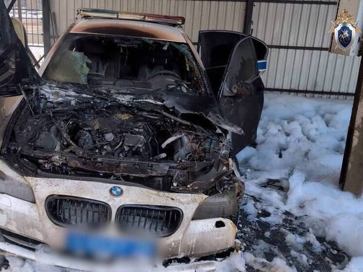 Подросток облил бензином авто полиции в Петербурге и устроил пожар