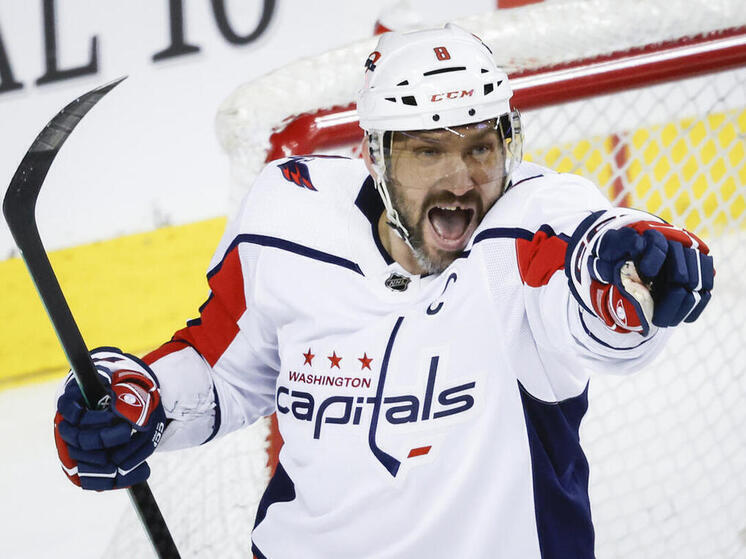 40-летний Александр Овечкин оформил хет-трик в матче с «Монреалем», став седьмым игроком в истории НХЛ, достигшим этого в возрасте 40+. Его голы (в том числе на 1-й минуте и с разворота в пустые ворота) вывели его на 905 голов и 1642 очка за карьеру — он вошёл в топ-10 лучших бомбардиров лиги, обойдя Джо Сакика. Это 33-й хет-трик Овечкина — он сравнялся с Бреттом Халлом по этому показателю. «Вашингтон» одержал вторую победу подряд, постепенно улучшая положение в турнирной таблице.