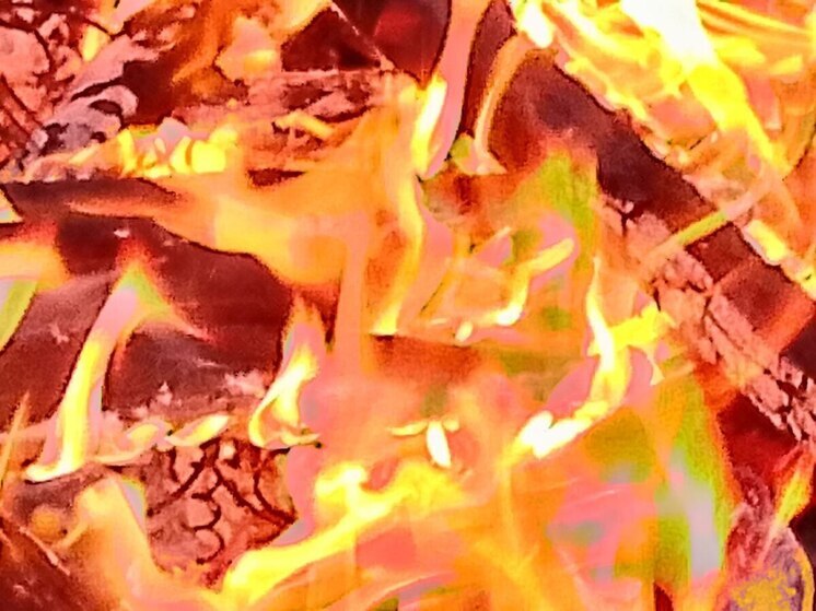 Ночной пожар в садоводстве в Кировском районе уничтожил несколько строений